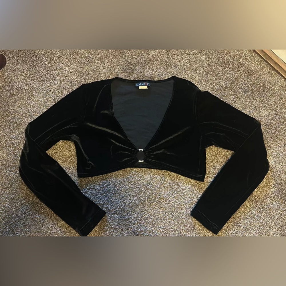 Madison & Co Long sleeve Crop top